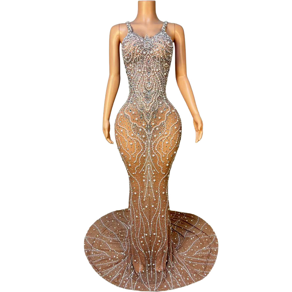 Women Formal Wear Photoshoot - Luxe parel mesh bodycon maxi-jurk voor
