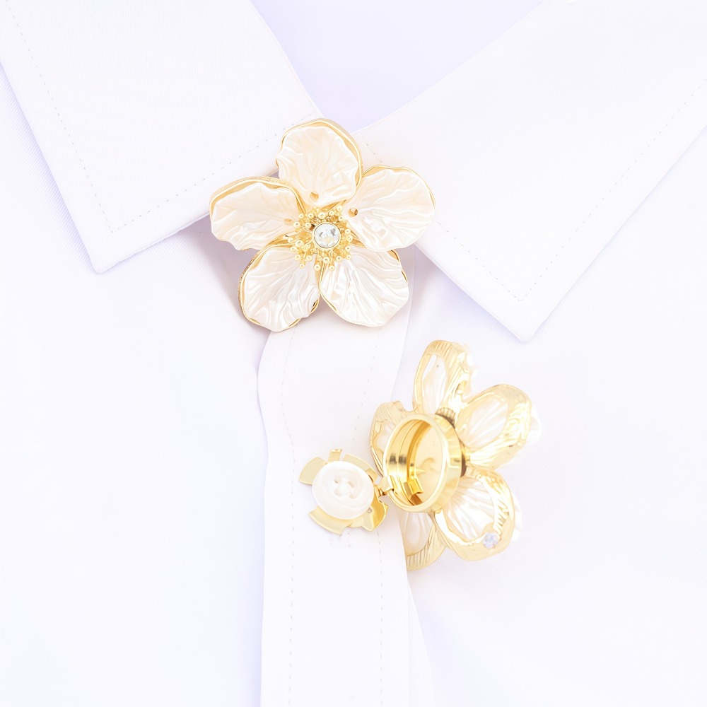 Women Formal Wear Designers - Een paar vintage manchetknopen met bloemblaadjes