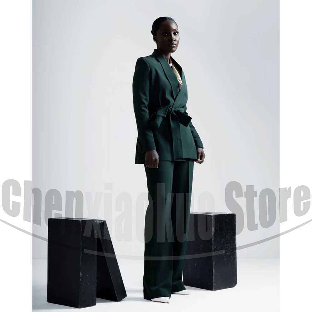 Damespak met ceintuurblazer en - Women Formal Wear Designers recensie en prijs