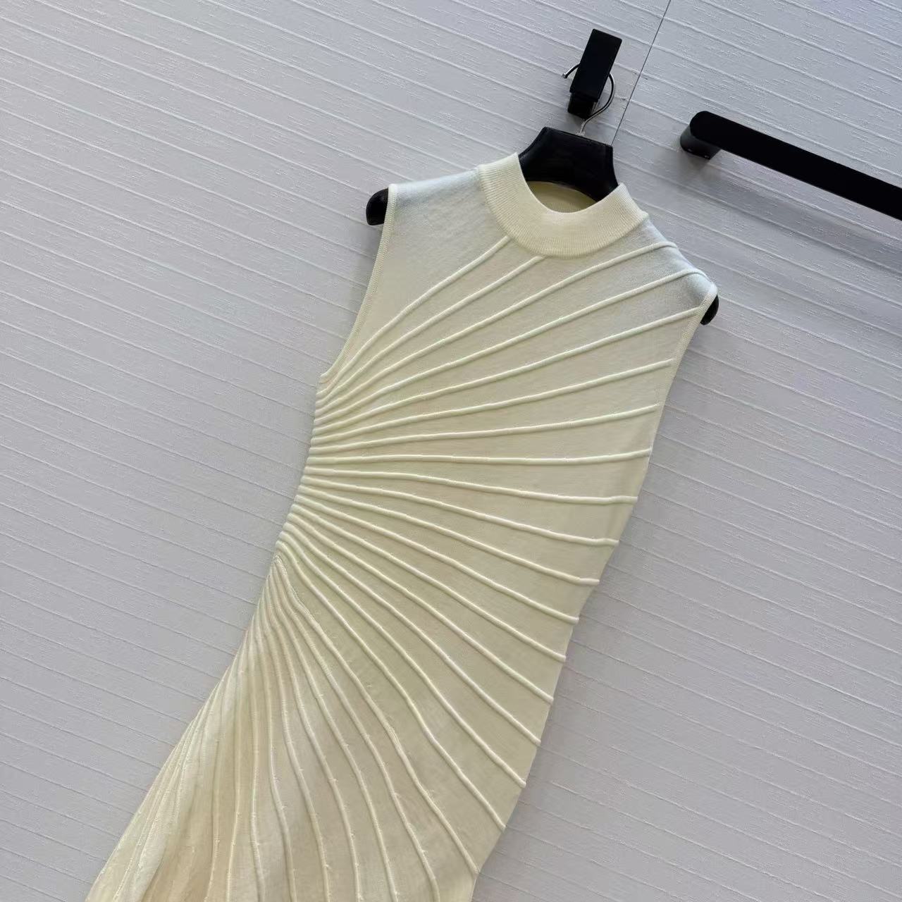 Effenkleurige, chique en verfi - Women Formal Wear Designers recensie en prijs